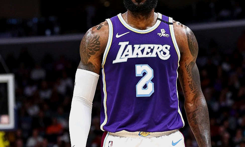 Mike James and the Final 13 Seconds: Efes Win the SuperCup, but What Do the Numbers Say? Mike James and the Final 13 Seconds: Efes Win the SuperCup, but What Do the Numbers Say?
