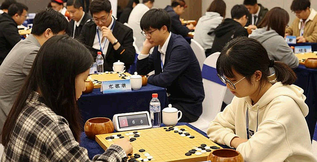 Ván cờ bị đánh tráo: Woodward hạ Caruana, nhưng trang tin lại đang bán một khai cuộc