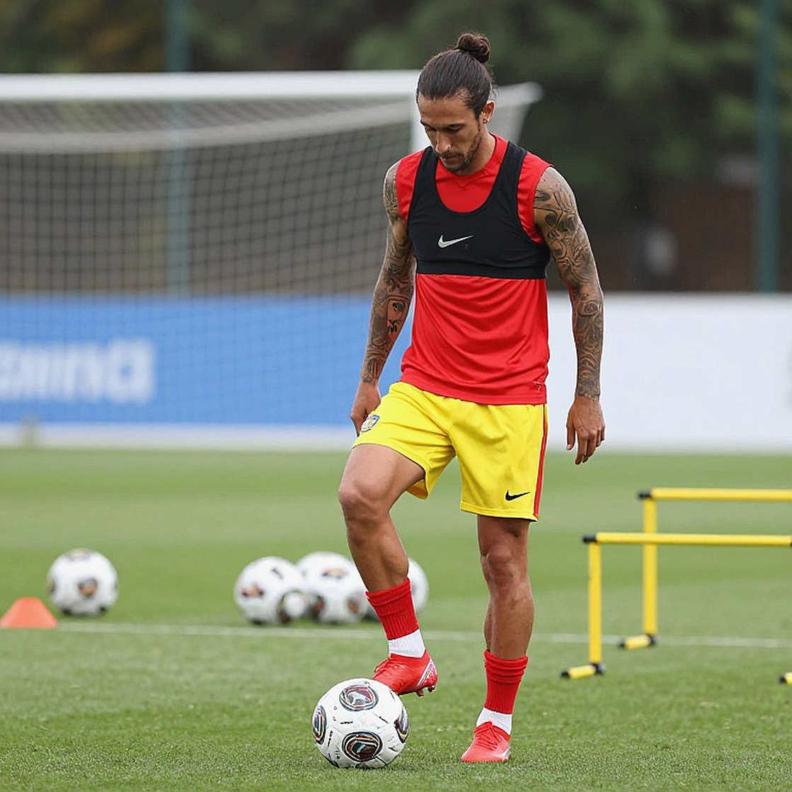 Chợ chưa tan, sân đã vắng: Những bản hợp đồng chưa ký của V.League