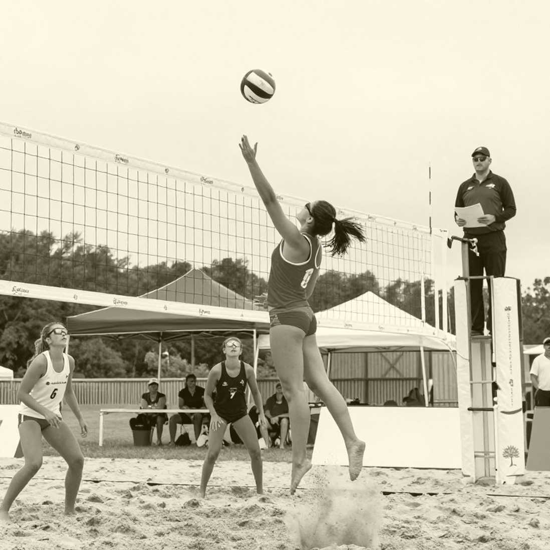 15.405 người ở Pinnacle Bank Arena: Nebraska quét Creighton 3-0 và bài học về một khán đài không trống 15.405 người ở Pinnacle Bank Arena: Nebraska quét Creighton 3-0 và bài học về một khán đài không trống