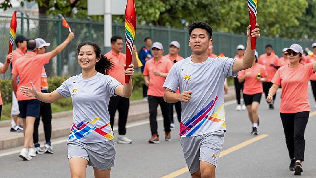 Huỳnh Tân Sinh nhận phạt nặng nhất sự nghiệp: Khi lửa giận thiêu đốt cả bản lĩnh đội trưởng Huỳnh Tân Sinh nhận phạt nặng nhất sự nghiệp: Khi lửa giận thiêu đốt cả bản lĩnh đội trưởng