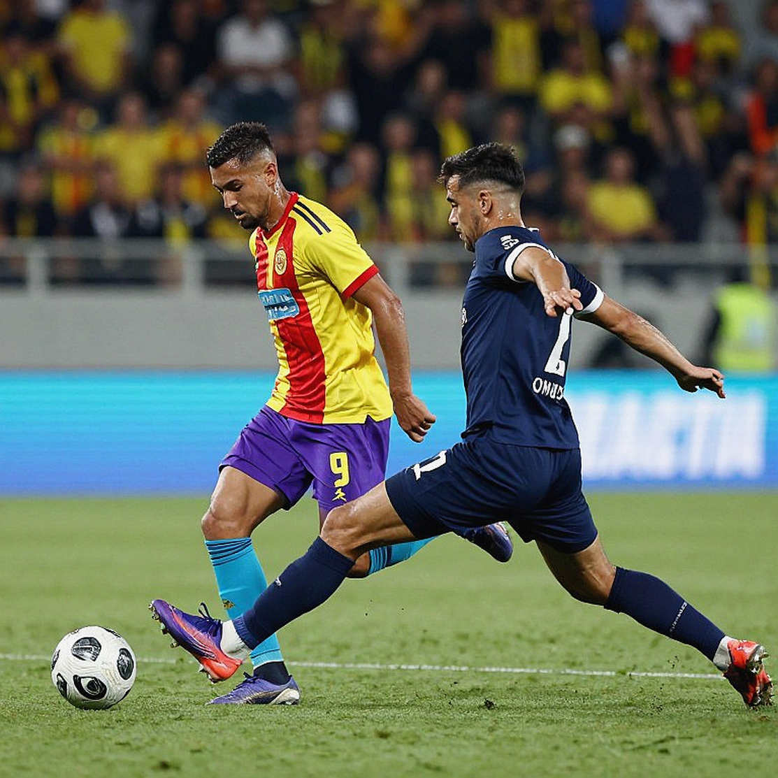 Bóng đá Việt Nam nhìn từ V.League 1: Khi những chiếc cúp che khuất một điểm mù Bóng đá Việt Nam nhìn từ V.League 1: Khi những chiếc cúp che khuất một điểm mù