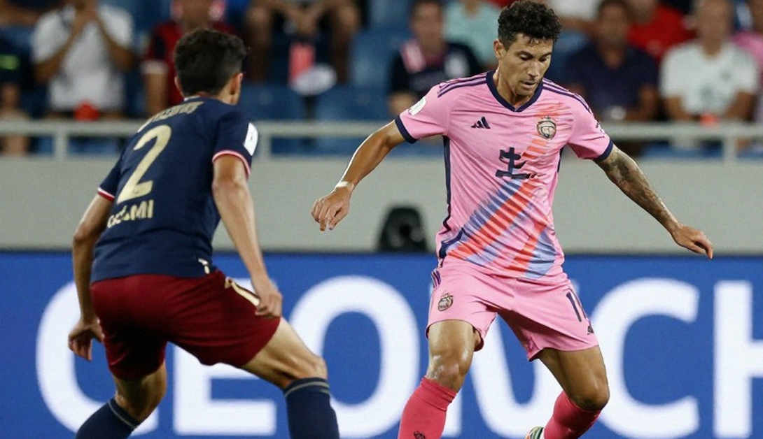 Bóng đá Việt Nam nhìn từ V.League 1: Khi những chiếc cúp che khuất một điểm mù Bóng đá Việt Nam nhìn từ V.League 1: Khi những chiếc cúp che khuất một điểm mù