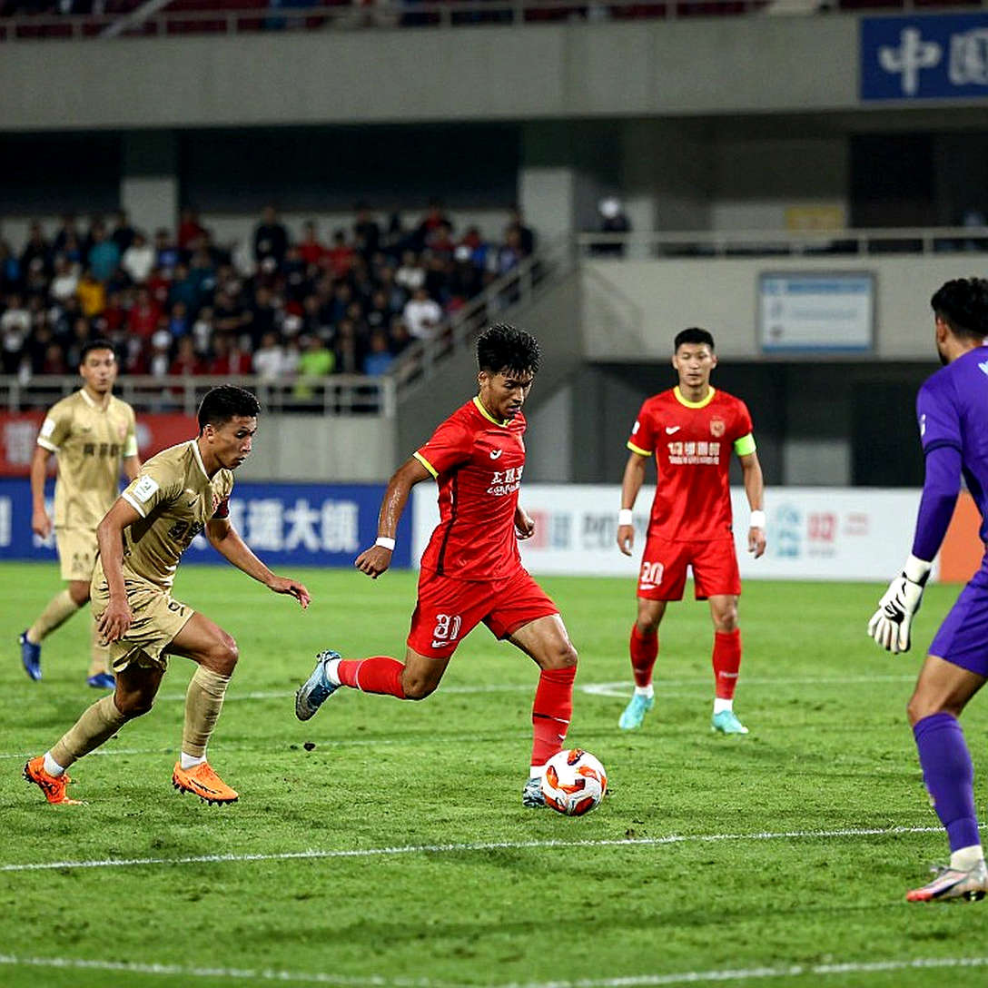 Việt Nam 4-2 Pakistan tại Jakarta: Bốn bàn thắng và hai vết nứt không thể che giấu Việt Nam 4-2 Pakistan tại Jakarta: Bốn bàn thắng và hai vết nứt không thể che giấu