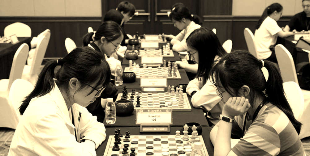 Ván cờ thua không làm mất ngôi sao: Chiến lược tâm lý của đội tuyển Ấn Độ sau cú sụp đổ của Nihal Sarin