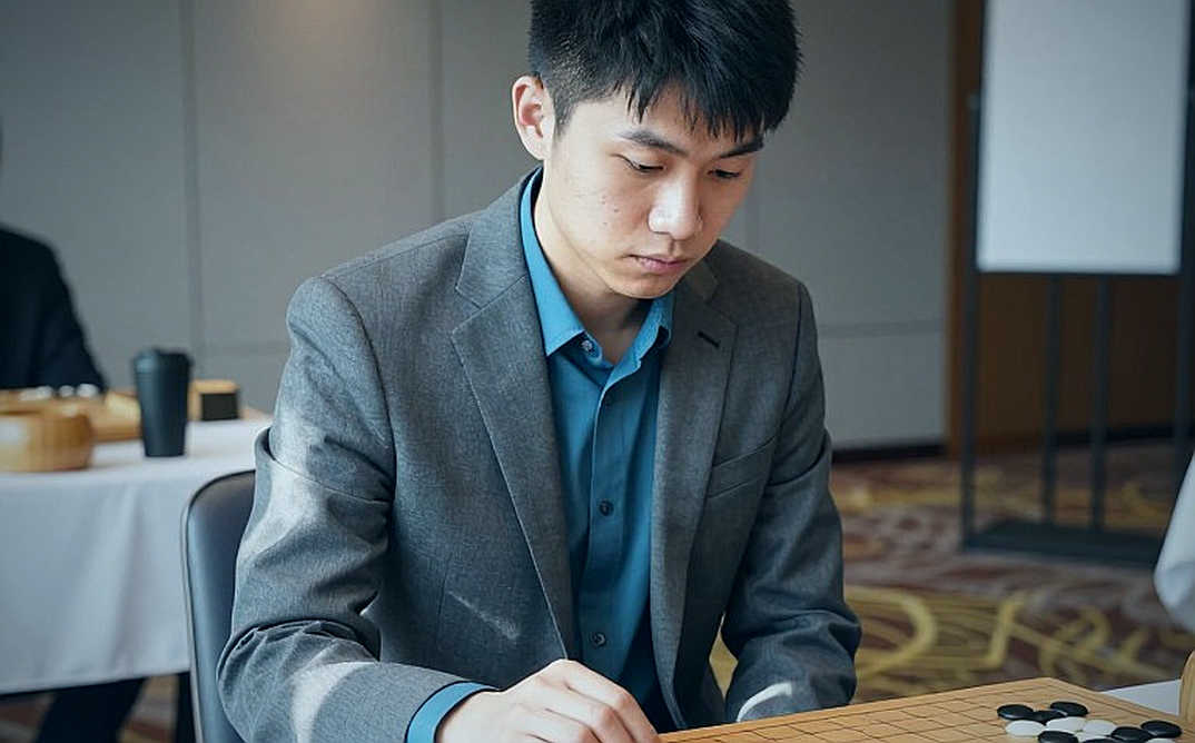 Ván cờ thua không làm mất ngôi sao: Chiến lược tâm lý của đội tuyển Ấn Độ sau cú sụp đổ của Nihal Sarin