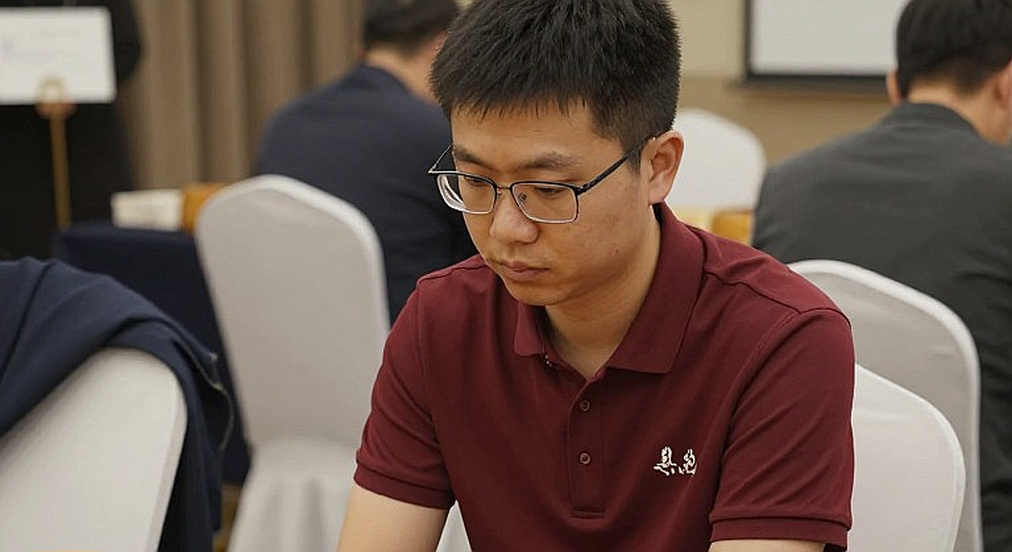 Samarkand và chín bảng 4-0: Khi bảng điểm che khuất bàn cờ