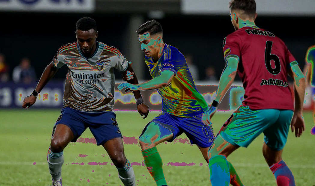 Hàng ba trung vệ trở lại V.League: bản đồ của sự né rủi ro