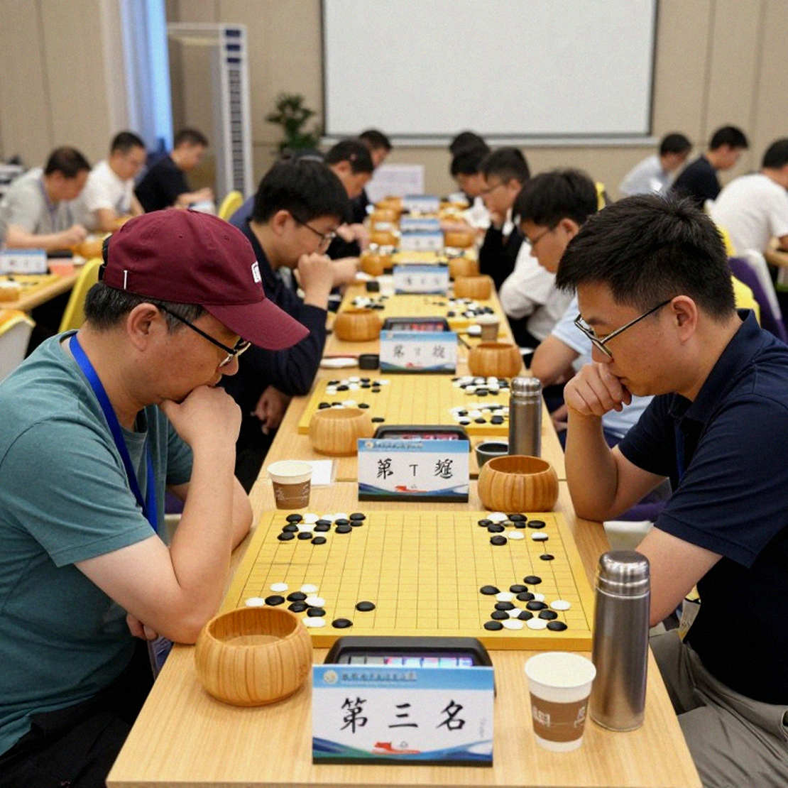 ChessBase Magazine số 225: 27 tiểu phẩm, 10 bài giảng và một tiêu đề bị đặt sai kệ