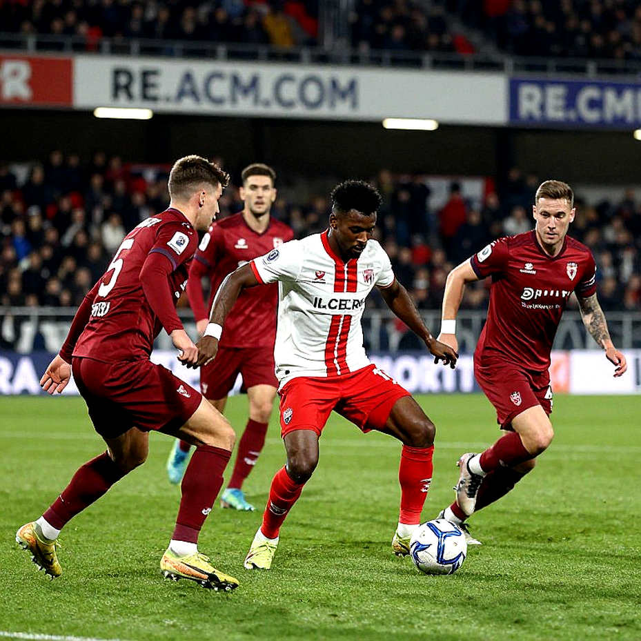 Suất ngoại binh thứ tư của V.League: đọc cấu trúc trước khi gọi đó là bong bóng