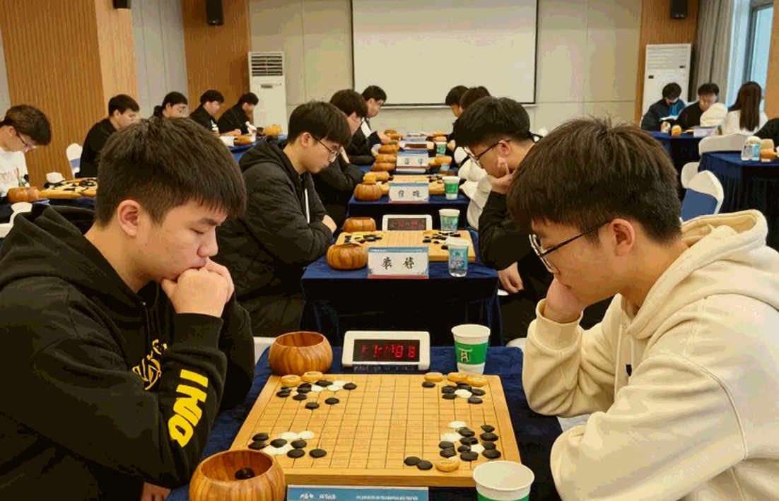 Chín trận 4-0 ở Samarkand và khoảng trống mà bảng tỷ số để lại trong cờ vua nữ